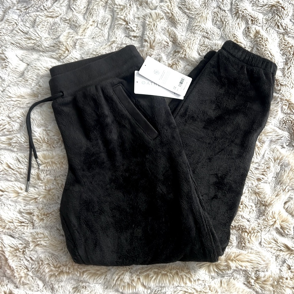 NWT Athleta Recover Cozy Joggers - Size M